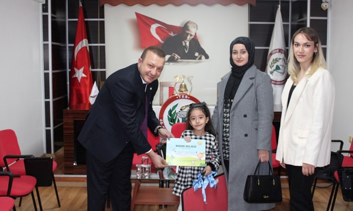 Çorum Eczacı Odası, resim yarışmasında dereceye giren öğrencileri ödüllendirdi (4)