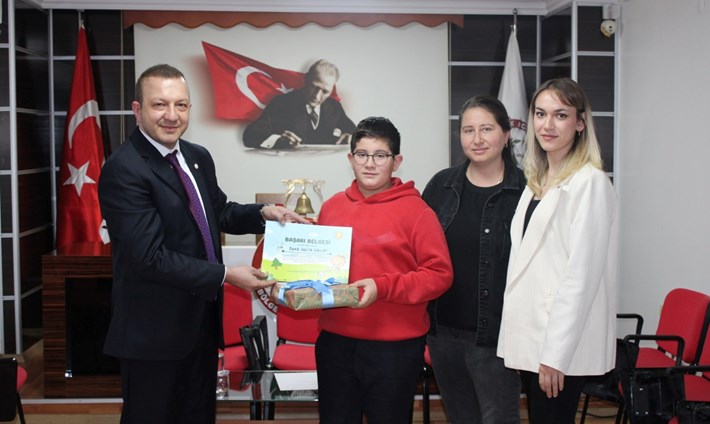 Çorum Eczacı Odası, resim yarışmasında dereceye giren öğrencileri ödüllendirdi (5)