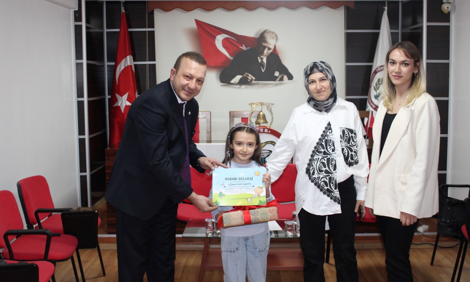 Çorum Eczacı Odası, resim yarışmasında dereceye giren öğrencileri ödüllendirdi (6)