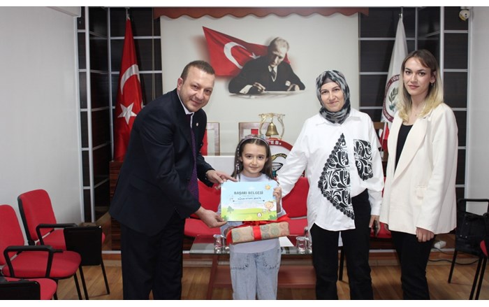 Çorum Eczacı Odası, resim yarışmasında dereceye giren öğrencileri ödüllendirdi (6)