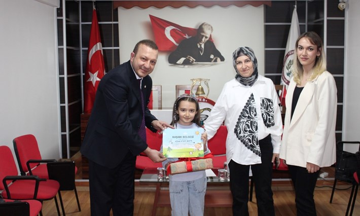 Çorum Eczacı Odası, resim yarışmasında dereceye giren öğrencileri ödüllendirdi (6)