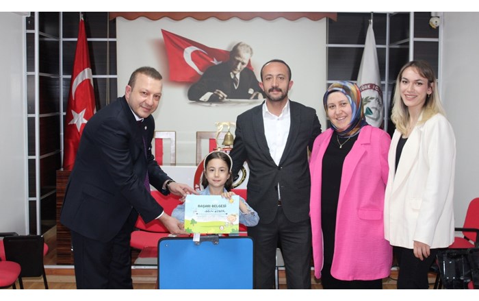 Çorum Eczacı Odası, resim yarışmasında dereceye giren öğrencileri ödüllendirdi (7)