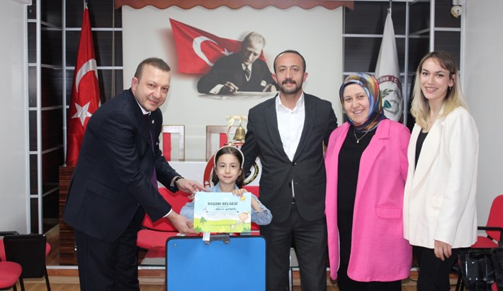 Çorum Eczacı Odası, resim yarışmasında dereceye giren öğrencileri ödüllendirdi (7)