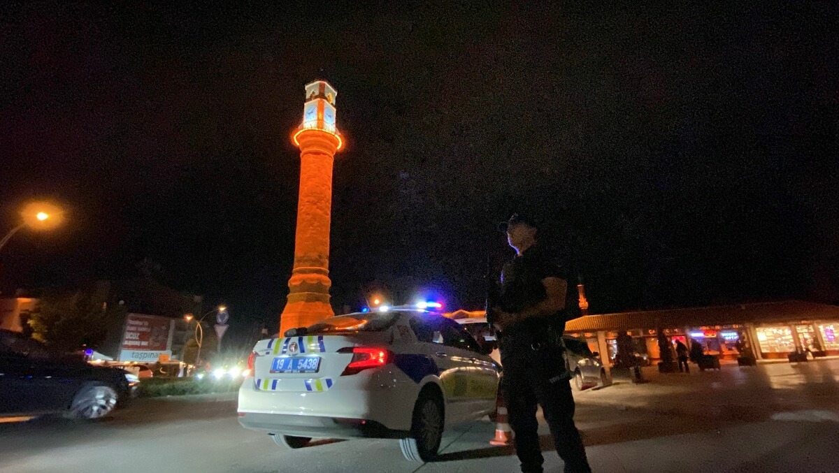 Çorum Emniyet Müdürlüğü Asayiş ve Trafik Şubesi ekipleri, huzur uygulaması yaptı (1)