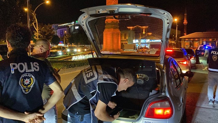 Çorum Emniyet Müdürlüğü Asayiş ve Trafik Şubesi ekipleri, huzur uygulaması yaptı (2)