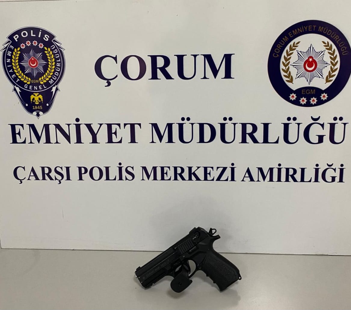 Çorum Emniyet Müdürlüğü'nün çalışmaları sonucu ele geçirilen silahlar (1)