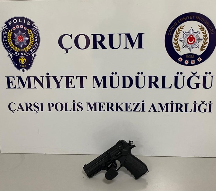 Çorum Emniyet Müdürlüğü'nün çalışmaları sonucu ele geçirilen silahlar (1)