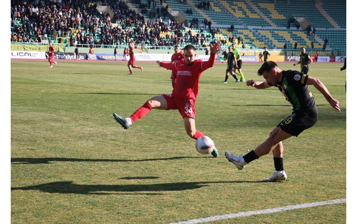 Çorum FK, deplasmanda karşılaştığı Şanlıurfaspor ile 0 0 berabere kaldı (10)