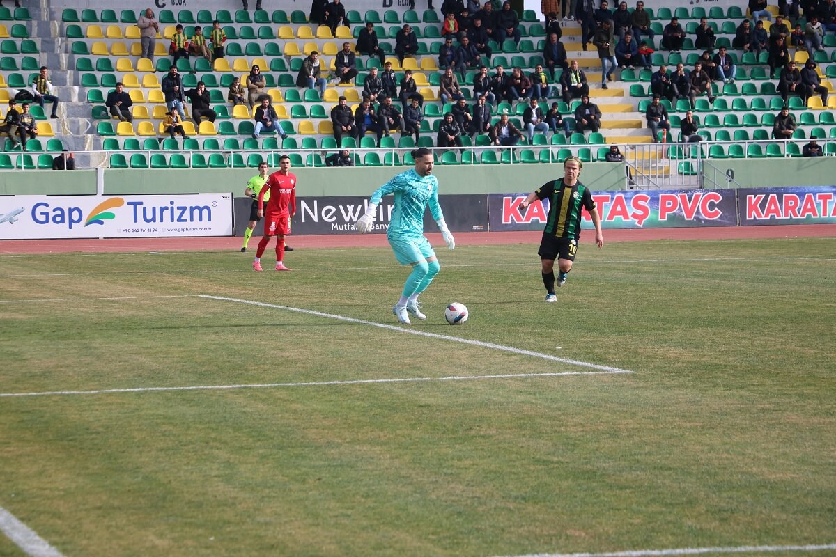 Çorum FK, deplasmanda karşılaştığı Şanlıurfaspor ile 0 0 berabere kaldı (4)