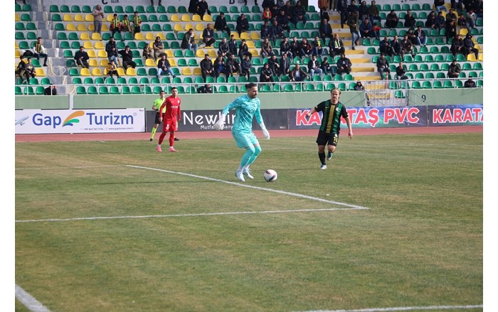 Çorum FK, deplasmanda karşılaştığı Şanlıurfaspor ile 0 0 berabere kaldı (4)