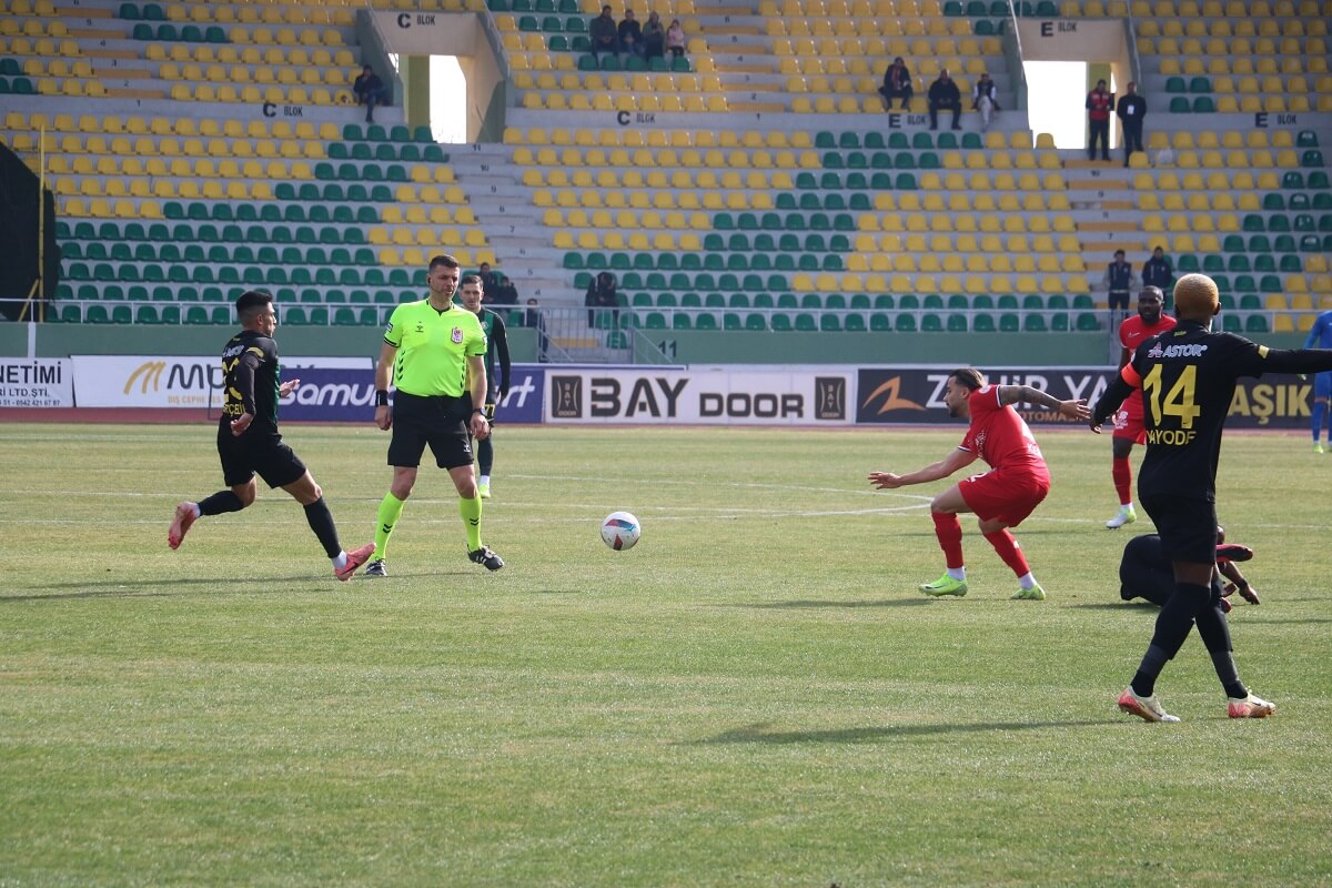 Çorum FK, deplasmanda karşılaştığı Şanlıurfaspor ile 0 0 berabere kaldı (5)