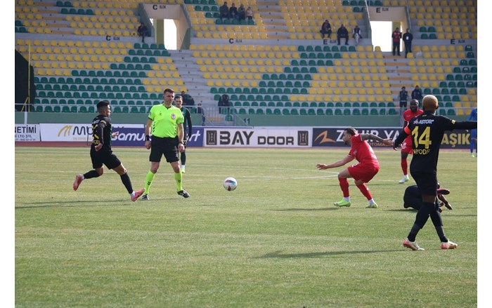 Çorum FK, deplasmanda karşılaştığı Şanlıurfaspor ile 0 0 berabere kaldı (5)
