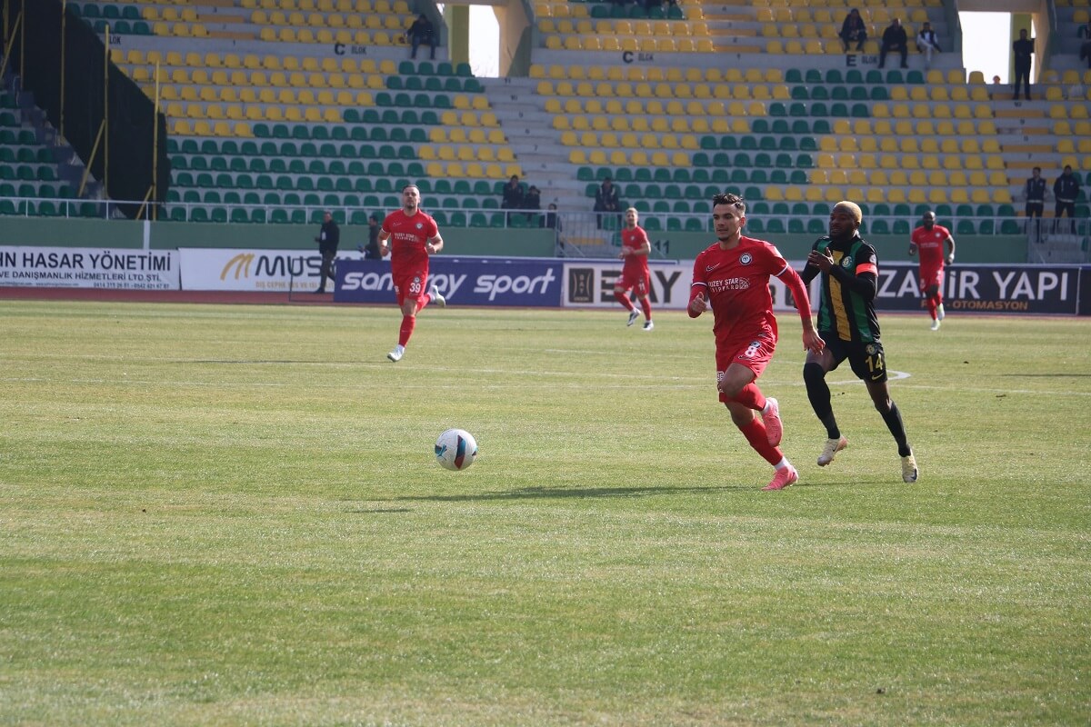 Çorum FK, deplasmanda karşılaştığı Şanlıurfaspor ile 0 0 berabere kaldı (9)
