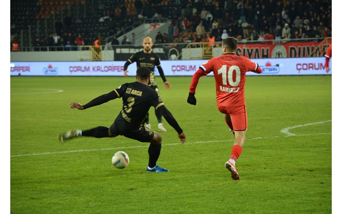 Çorum FK, konuk ettiği Manisa FK'yi 3 2 mağlup etti (2)