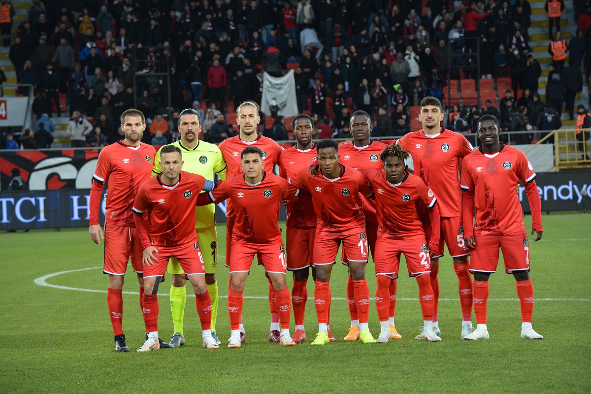 Çorum FK, konuk ettiği Manisa FK'yi 3 2 mağlup etti (6)