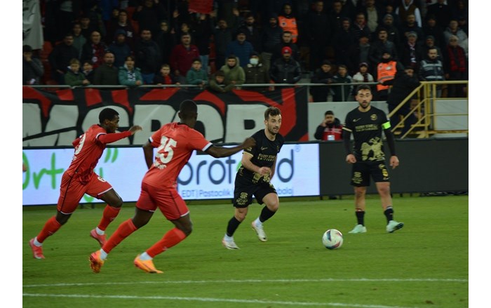 Çorum FK, konuk ettiği Manisa FK'yi 3 2 mağlup etti (8)