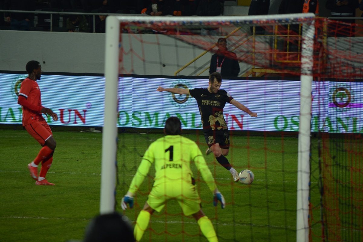 Çorum FK, konuk ettiği Manisa FK'yi 3 2 mağlup etti (9)