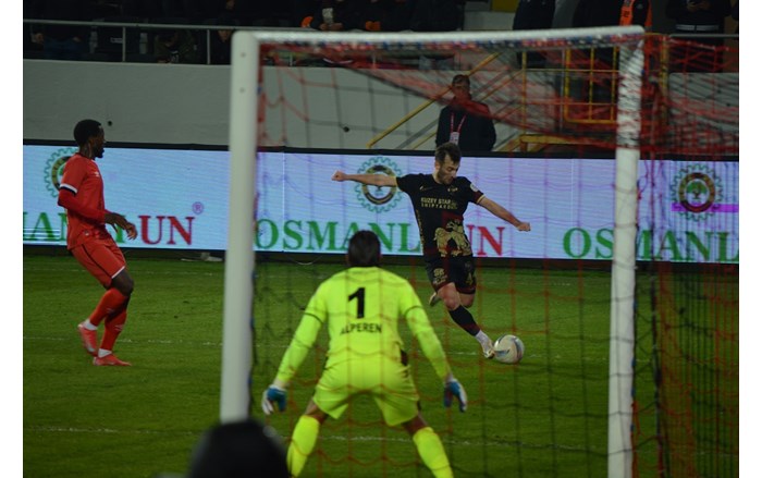 Çorum FK, konuk ettiği Manisa FK'yi 3 2 mağlup etti (9)