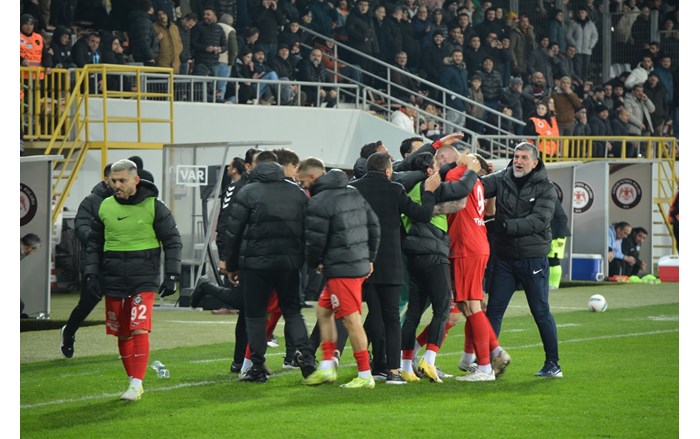 Çorum FK, sahasında ağırladığı Bandırmaspor'u 4 0 yendi (1)