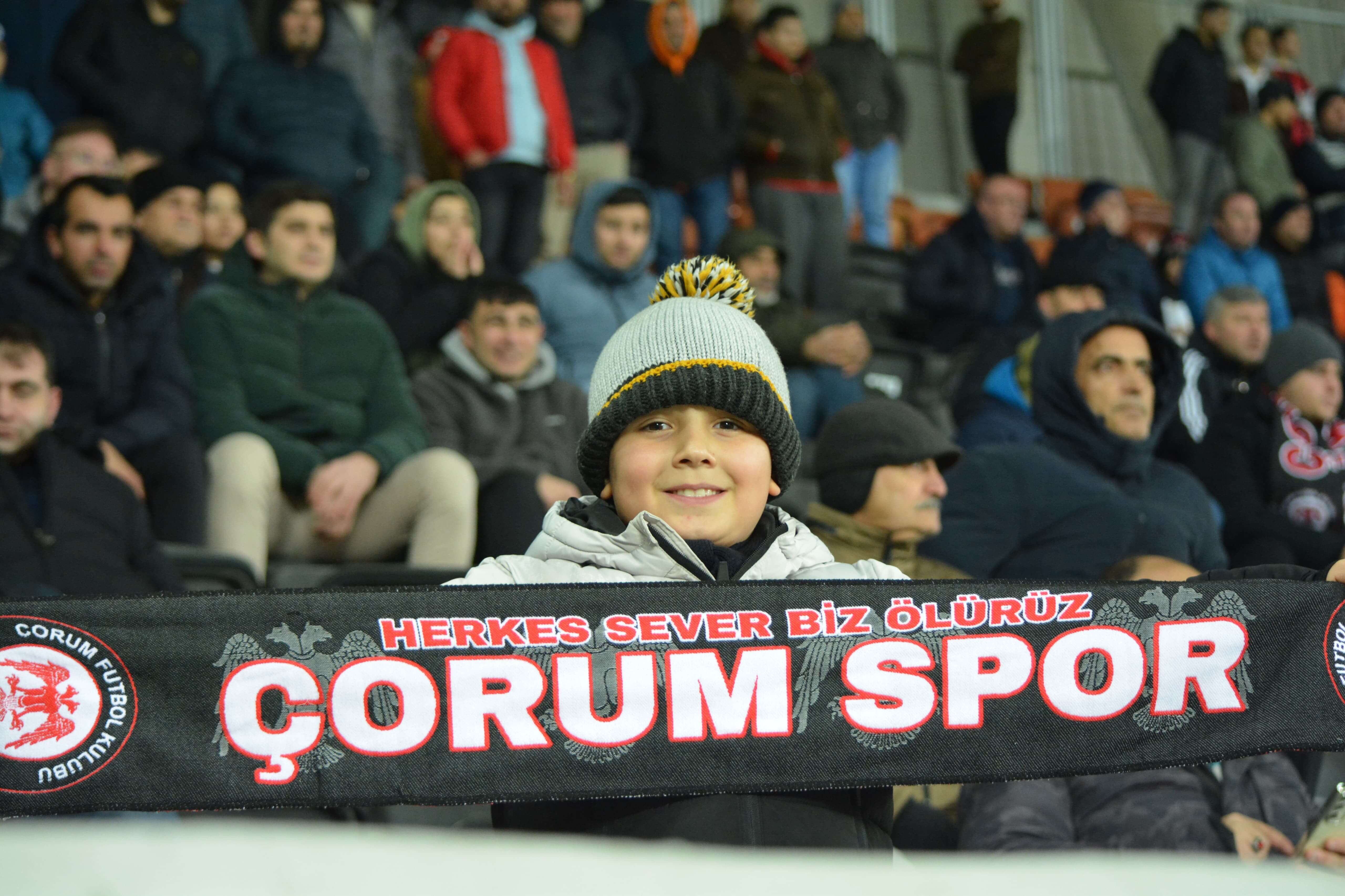 Çorum FK taraftarları, takıma destek oldu
