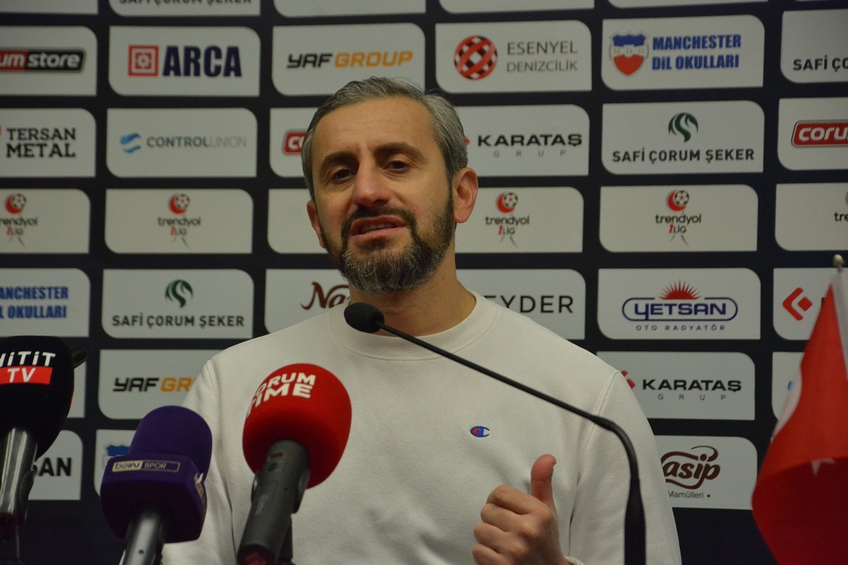 Çorum FK Teknik Direktörü Serkan Özbalta