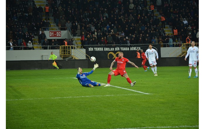 Çorum FK, Ümraniyespor'u 3 1 yendi (2)