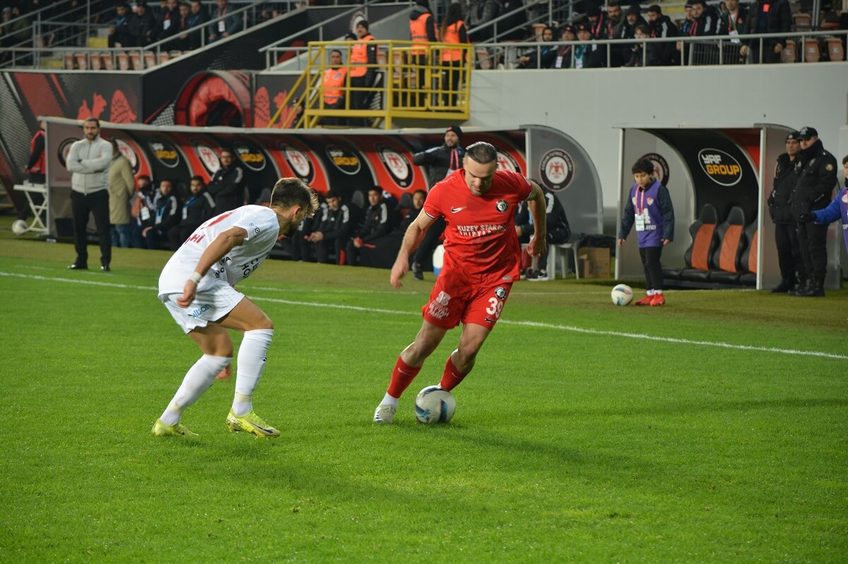 Çorum FK, Ümraniyespor'u 3 1 yendi (3)