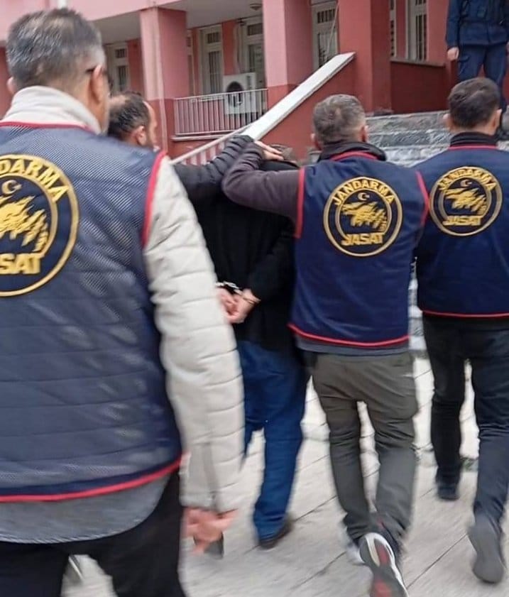 Çorum İl Jandarma Komutanlığına bağlı JASAT ekipleri 6 ay içinde 439 kişiyi yakaladı (1)