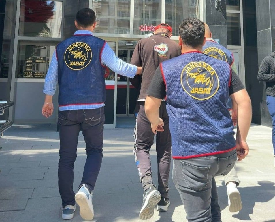 Çorum İl Jandarma Komutanlığına bağlı JASAT ekipleri 6 ay içinde 439 kişiyi yakaladı (2)