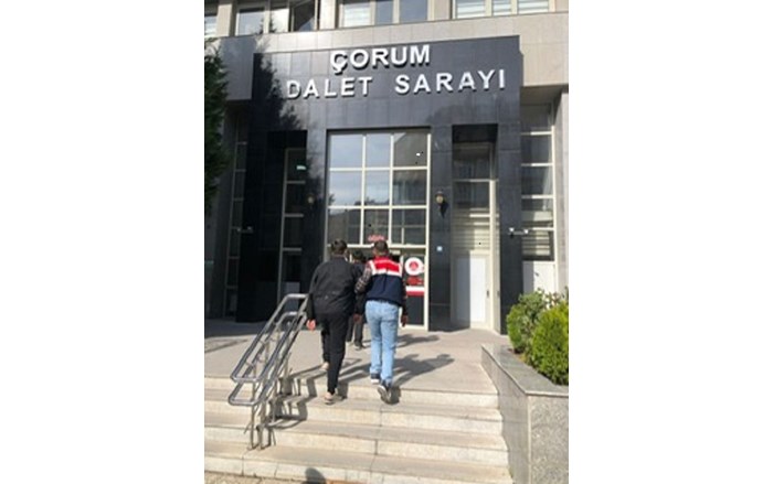 Çorum merkezli olarak Yozgat ve Niğde illerinde düzenlenen operasyonda 2 kişi tutuklandı (1)