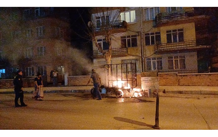 Çorum'da 3 tekerlekli kasalı motosiklet alev alev yandı (2)
