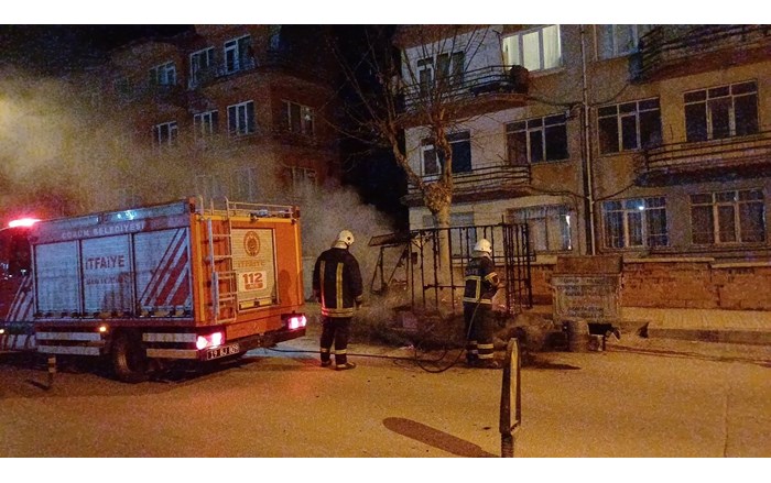 Çorum'da 3 tekerlekli kasalı motosiklet alev alev yandı (3)