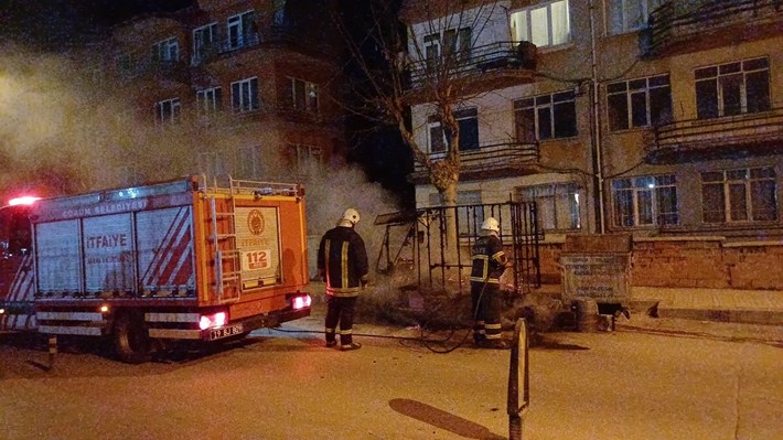 Çorum'da 3 tekerlekli kasalı motosiklet alev alev yandı (3)