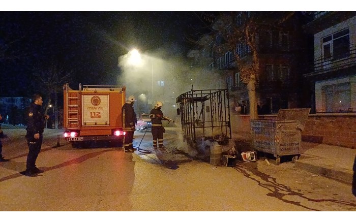 Çorum'da 3 tekerlekli kasalı motosiklet alev alev yandı (4)