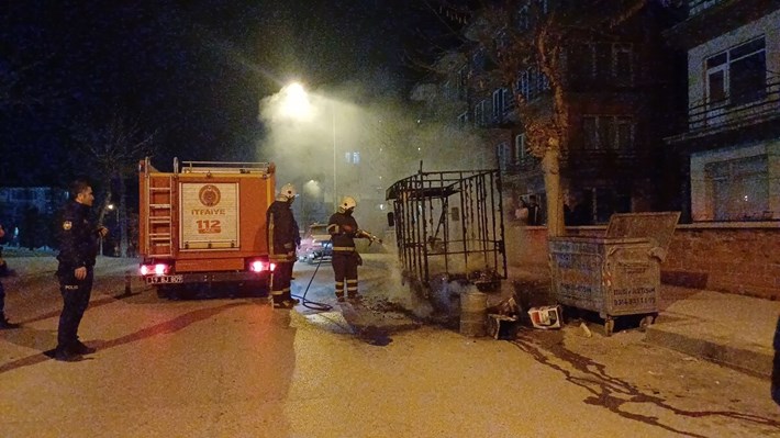 Çorum'da 3 tekerlekli kasalı motosiklet alev alev yandı (4)