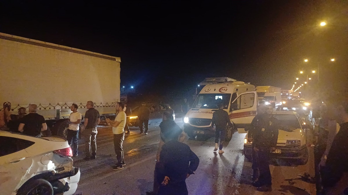 Çorum'da 5 araç zincirleme trafik kazasına karıştı