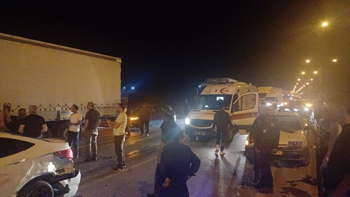 Çorum'da 5 araç zincirleme trafik kazasına karıştı