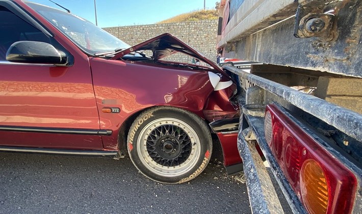 Çorum'da anız yangınından çıkan yoğun dumanın görüş mesafesini düşürmesi sonucu 7 aracın karıştığı zincirleme kazada, 1 kişi yaralandı (2)