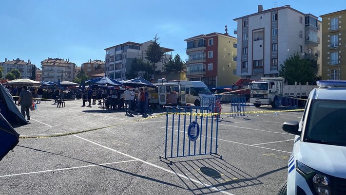 Çorum'da aralarında husumet bulunduğu öğrenilen 2 esnaf arasında çıkan silahlı kavgada 1 kişi hayatını kaybetti, 7 kişi yaralandı (2)