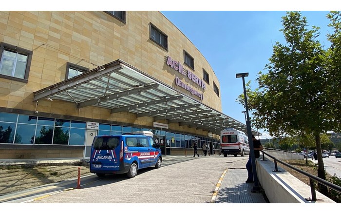 Çorum'da aralarında kız çocuklarının da olduğu 2 grup arasında çıkan kavgada 1'i ağır 2 kişi yaralandı (2)