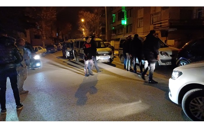 Çorum'da aynı mahallede iki araç kurşunlandı (1)