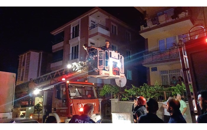 Çorum'da bir apartmanın 3'üncü katında yangın çıktı