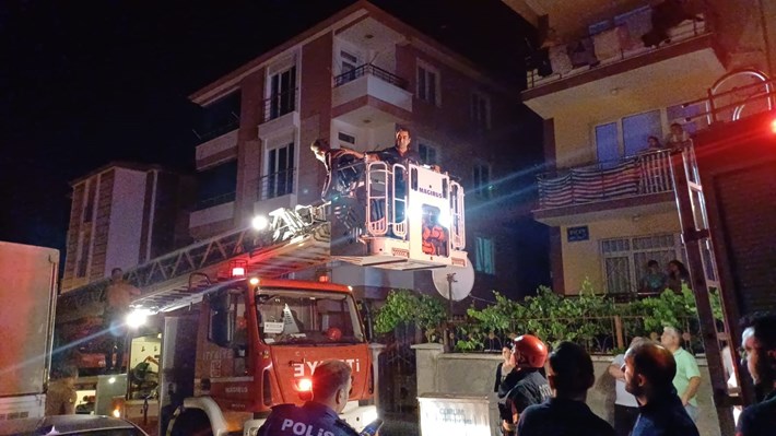 Çorum'da bir apartmanın 3'üncü katında yangın çıktı