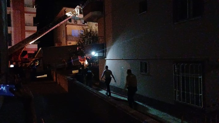 Çorum'da bir apartmanın 3'üncü katında yangın çıktı2