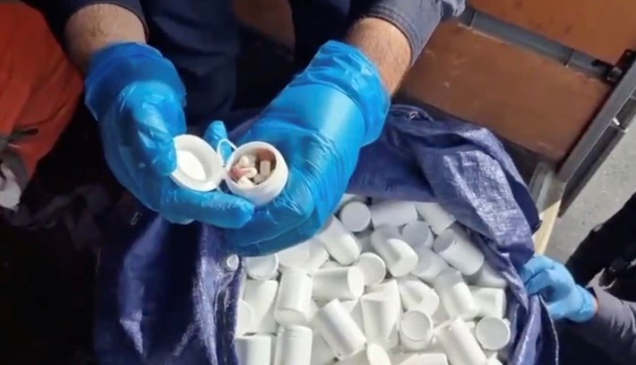 Çorum'da jandarma ekipleri tarafından düzenlenen operasyonlarda, 736 bin 217 adet hap ele geçirdi (2)