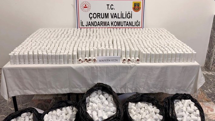 Çorum'da jandarma ekipleri tarafından düzenlenen operasyonlarda, 736 bin 217 adet hap ele geçirdi (4)
