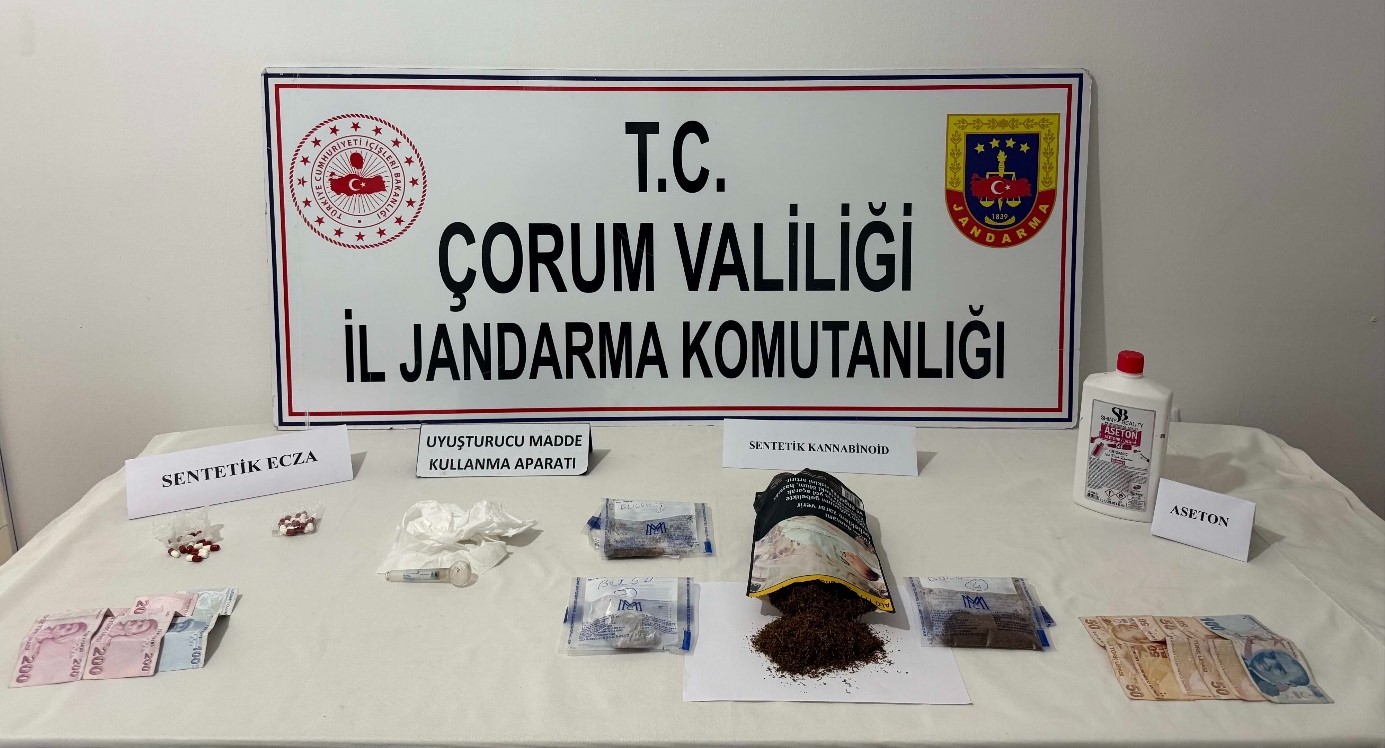 Çorum'da jandarma ekiplerince zehir tacirlerine yönelik düzenlenen operasyonlarda yakalanan 59 şüpheliden 7’si tutuklandı (3)
