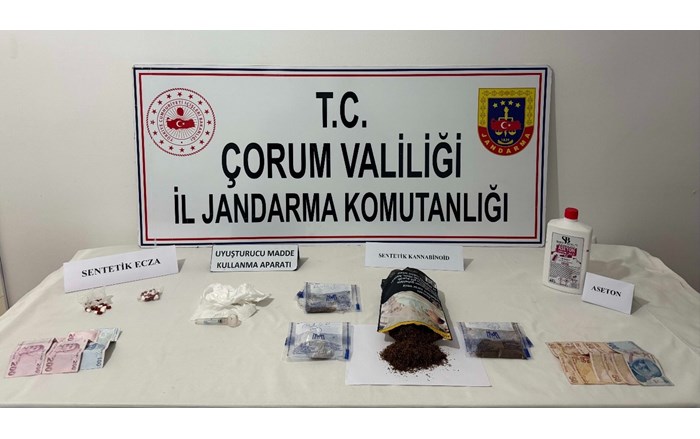Çorum'da jandarma ekiplerince zehir tacirlerine yönelik düzenlenen operasyonlarda yakalanan 59 şüpheliden 7’si tutuklandı (3)