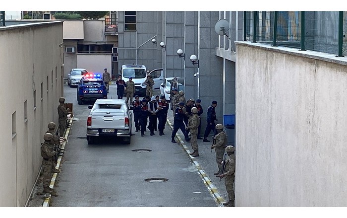 Çorum'da jandarma ekiplerinin zehir tacirlerine yönelik düzenlediği operasyonlarda yakalanan 5 şüpheliden 3’ü tutuklandı (2)