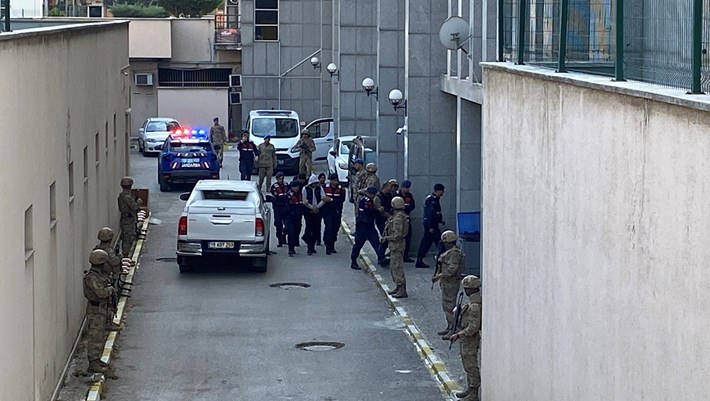 Çorum'da jandarma ekiplerinin zehir tacirlerine yönelik düzenlediği operasyonlarda yakalanan 5 şüpheliden 3’ü tutuklandı (2)